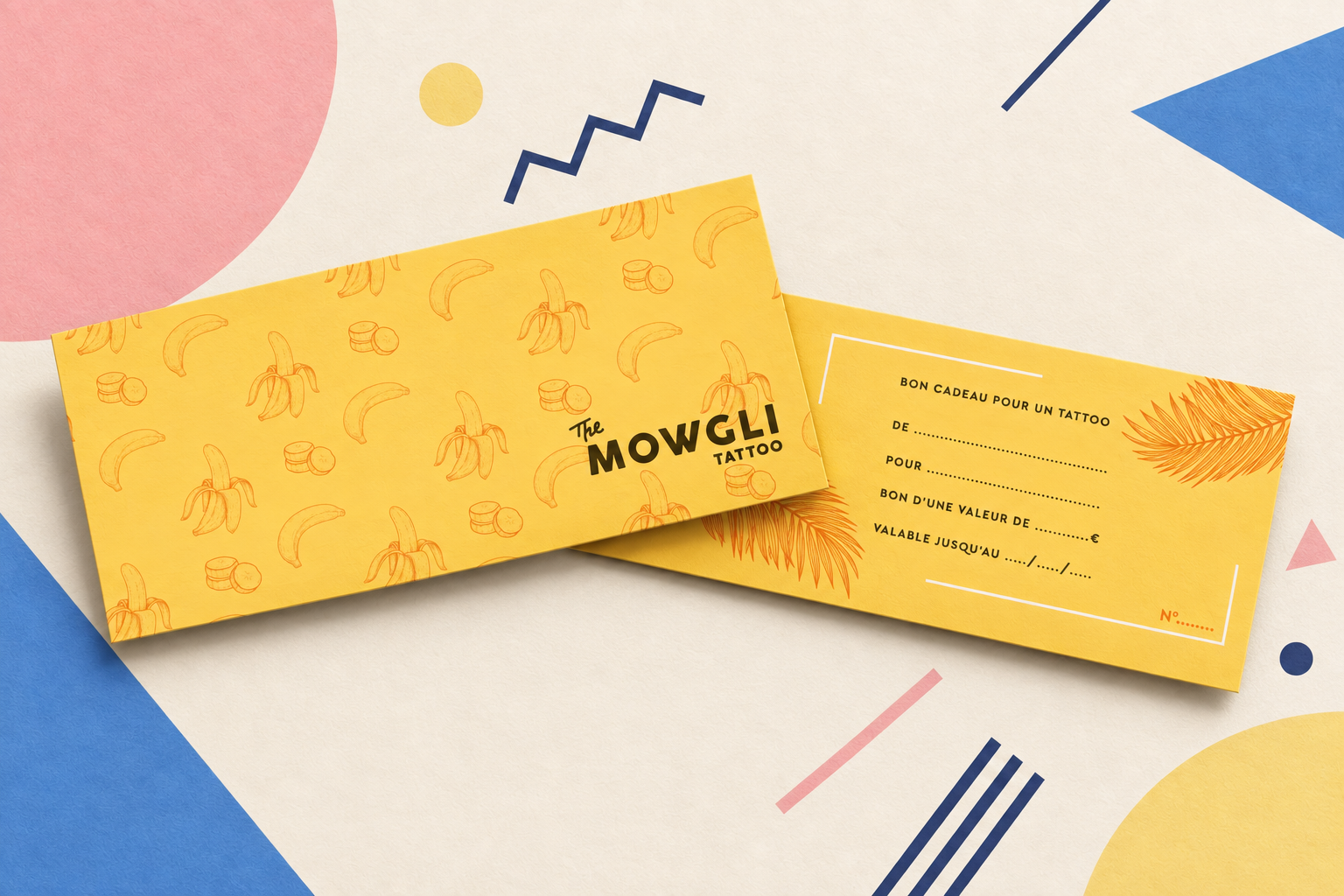 Bon cadeau Mowgli Tattoo présenté recto verso sur un fond graphique inspiré des années 90